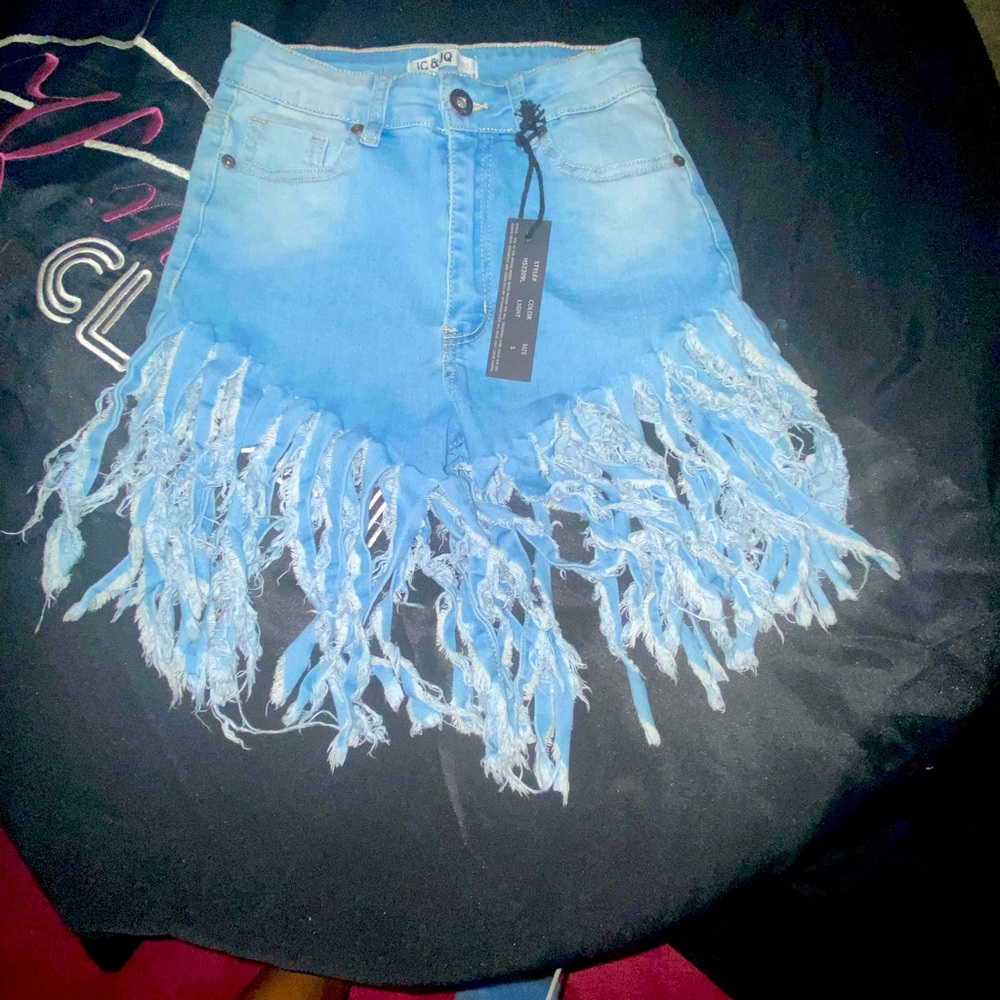 CUTE FRING SHORTS